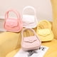 thumbnail image 2 of Minnieouse Paquete de gelatina de silicona de mano elegante para mujer bolso pequeño impermeable y compacto de ocio Mini bolso Bolsas de mensajero y de hombro negro, 2 of 6