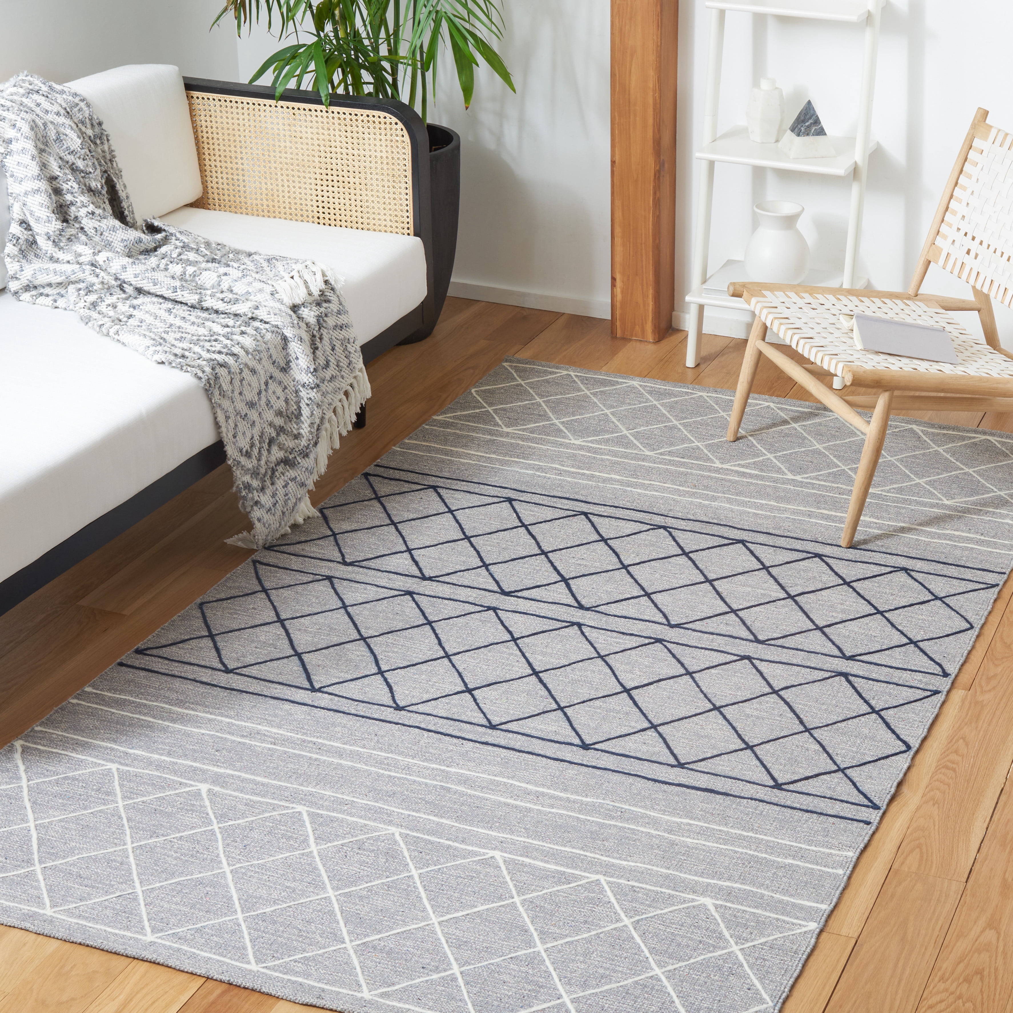 SAFAVIEH Striped Kilim Forrester Striped Area Rug, Silver/Grey, 5' x 8'