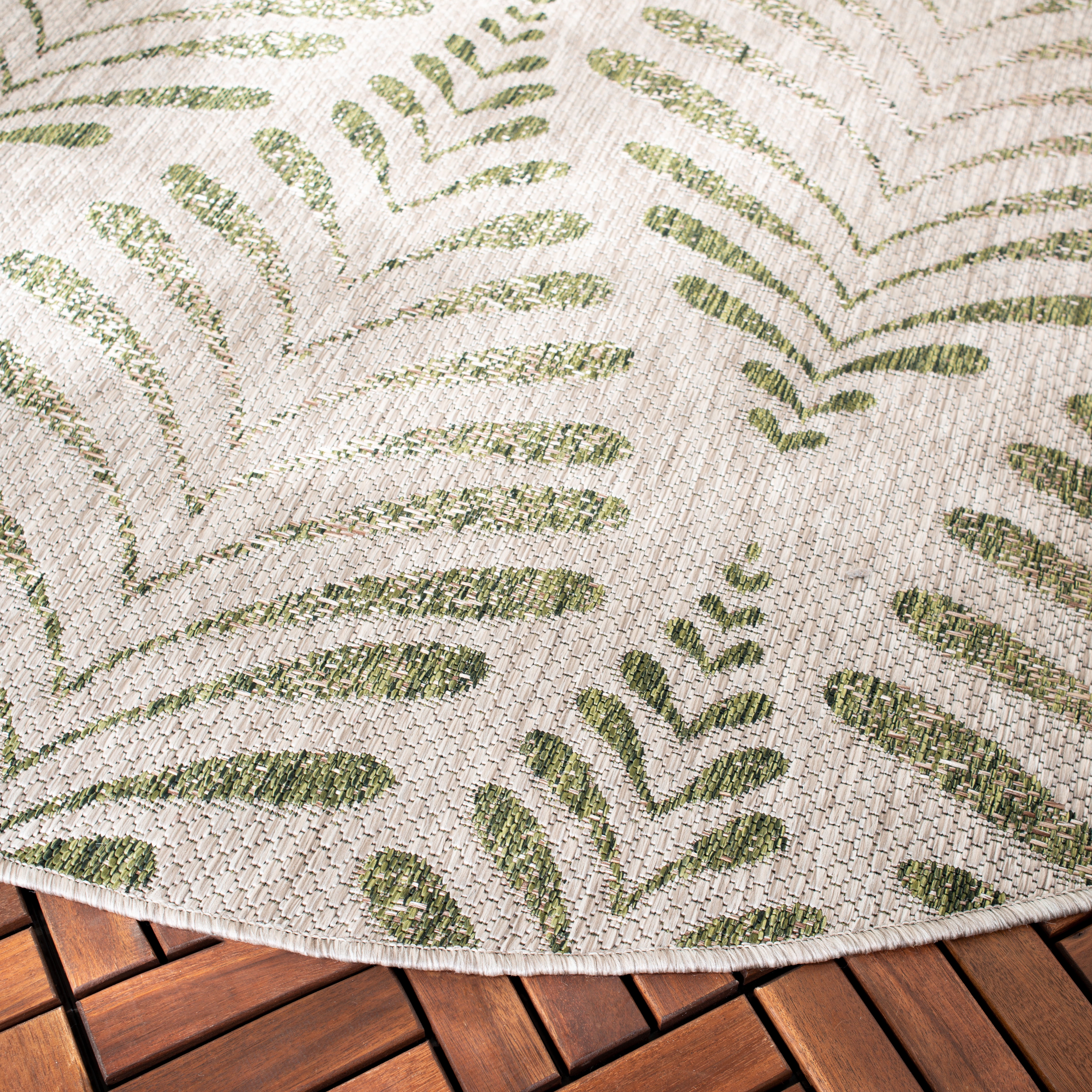 SAFAVIEH Courtyard Asher Geometric Indoor/Outdoor Area Rug, 6'7" x 6'7" Round, Beige/Green