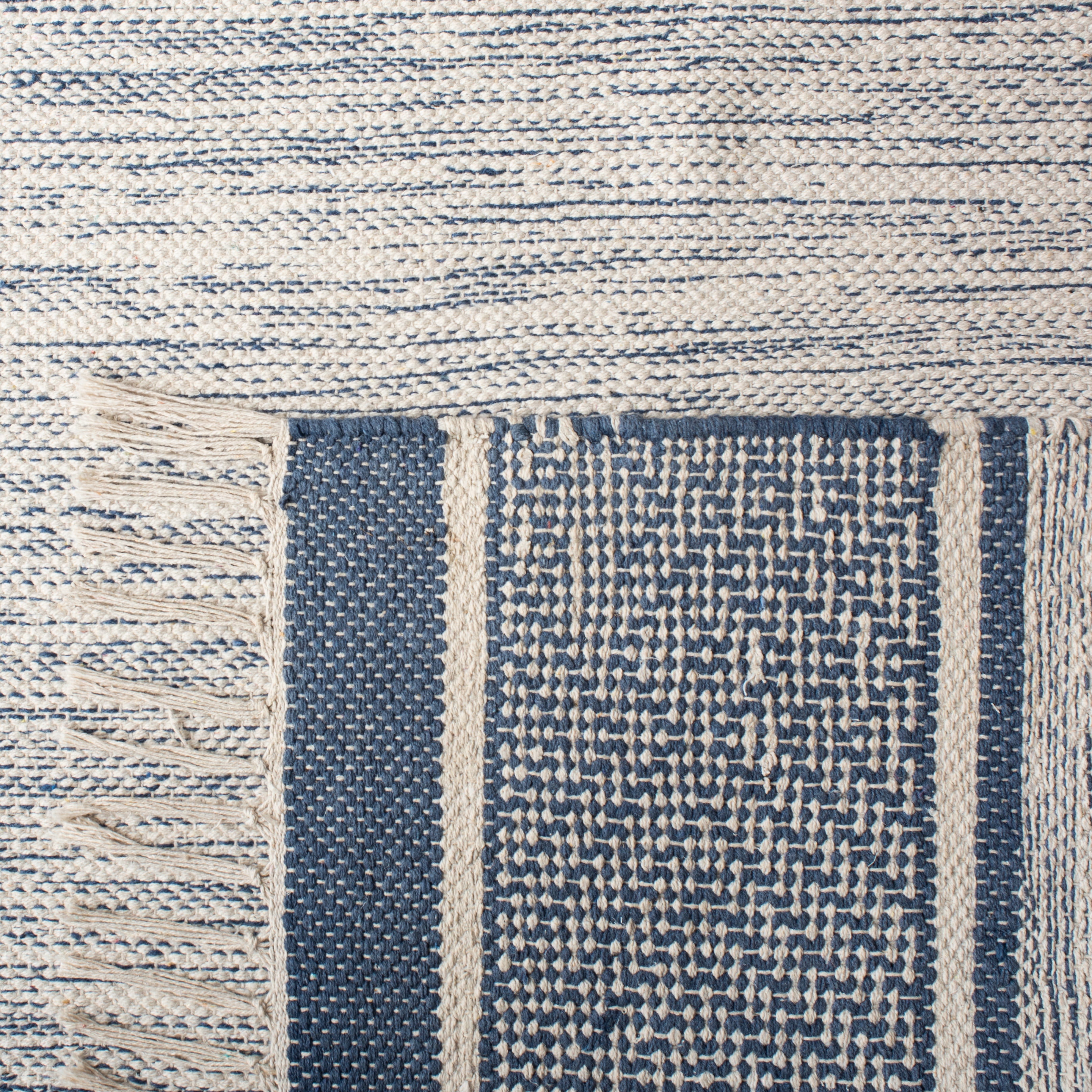 SAFAVIEH Montauk Zaman Diamond Cotton Area Rug, Ivory/Navy, 6' x 6' Round