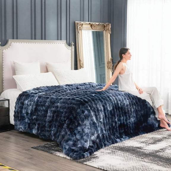 Plush Tie-Dye Blue Faux Fur Blanket - King Size Soft Throw, 108x90 Inches