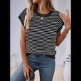 thumbnail image 4 of Suéter Casual de Corta con Rayas y Bloques de Color, Negro, Talla L, 4 of 9