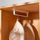 thumbnail image 5 of Toallero de pared con colgador retráctil, autoadhesivo, de fácil instalación, organizador de almacenamiento que ahorra espacio para toallas, bufandas y objetos pequeños en el baño, la cocina, el, 5 of 7