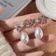 thumbnail image 1 of Pendientes de flores de perlas francesas con diseño de nicho bajo la luna, bonitos pendientes retro con aguja plateada para mujer, construcción duradera, 1 of 1