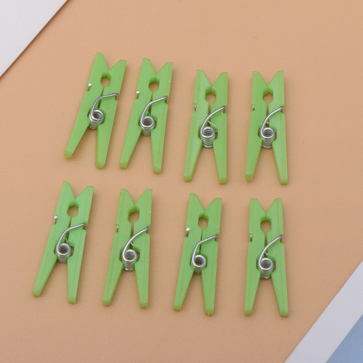 100Pcs Mini Plastic Craft Clips Art 2.5cm Hanging Photo Clips Clothes  (Green) 
