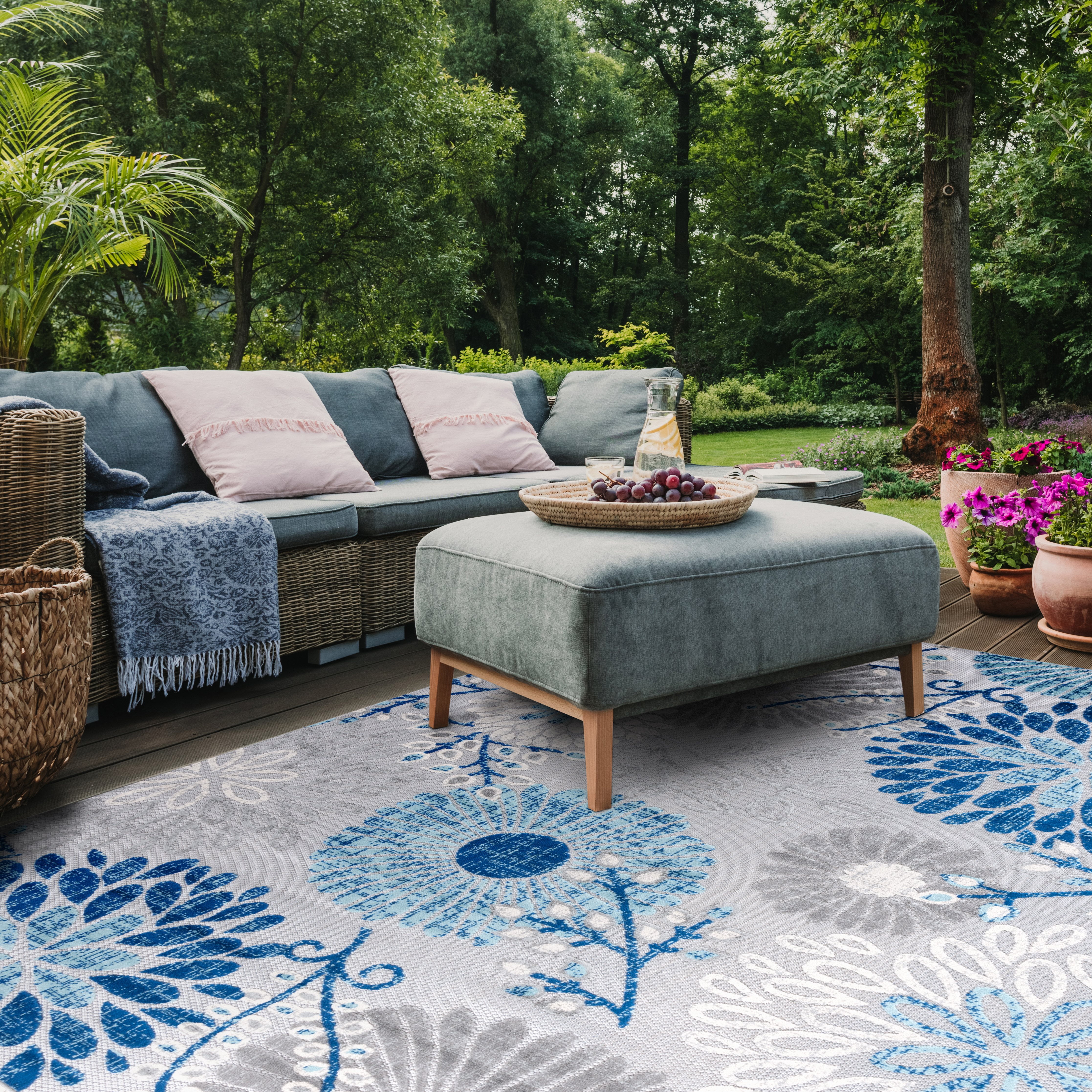 SAFAVIEH Cabana Garnet Floral Indoor/Outdoor Area Rug, Grey/Blue, 6' x 9'