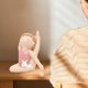 thumbnail image 3 of Bonita escultura de postura de yoga, adorno de contemplación, regalo único de resina coleccionable. Levantamiento de pierna, 3 of 9