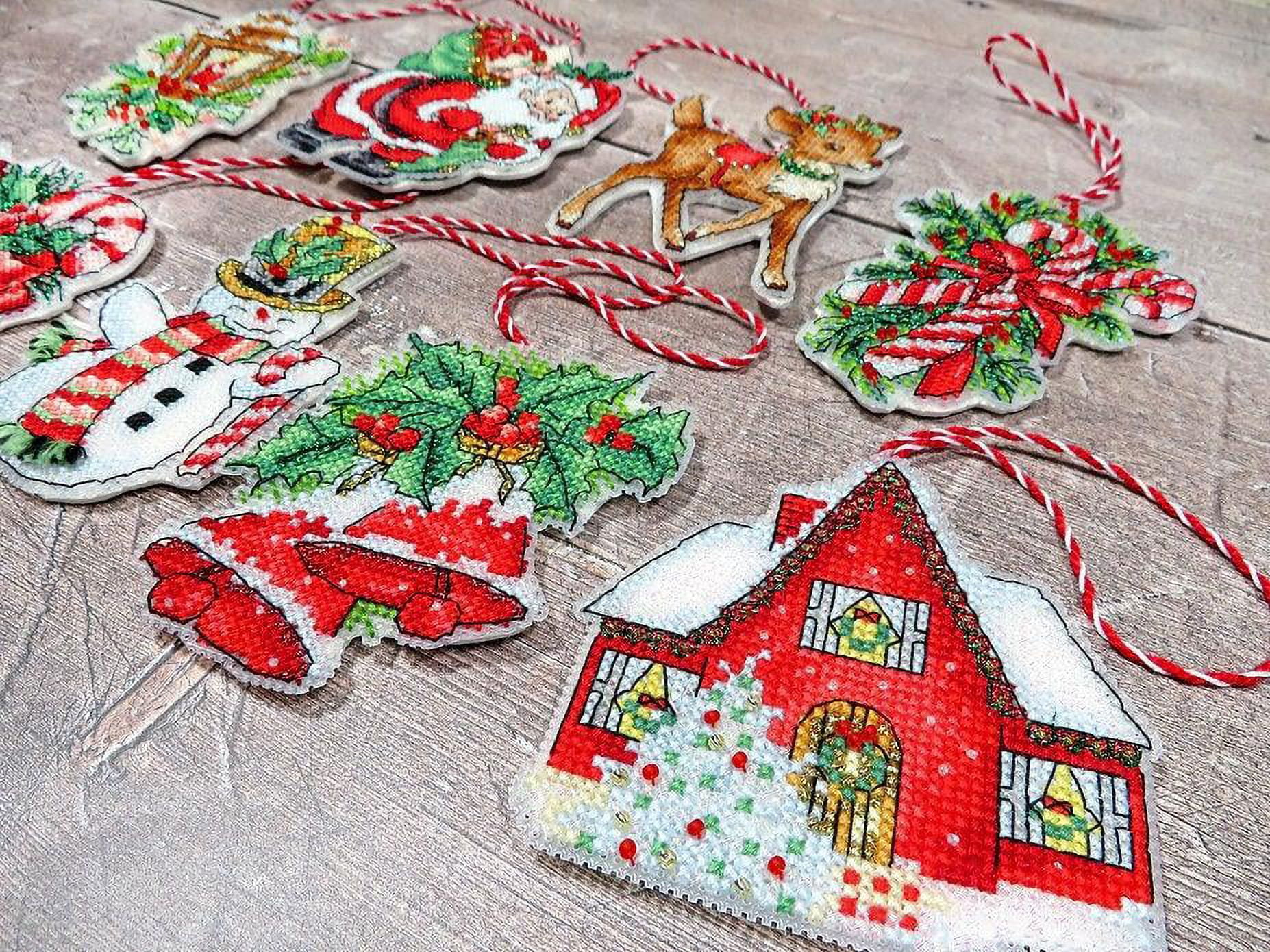 Plaid Counted Cross Stitch Wreath Christmas Ornament Kit #91905E