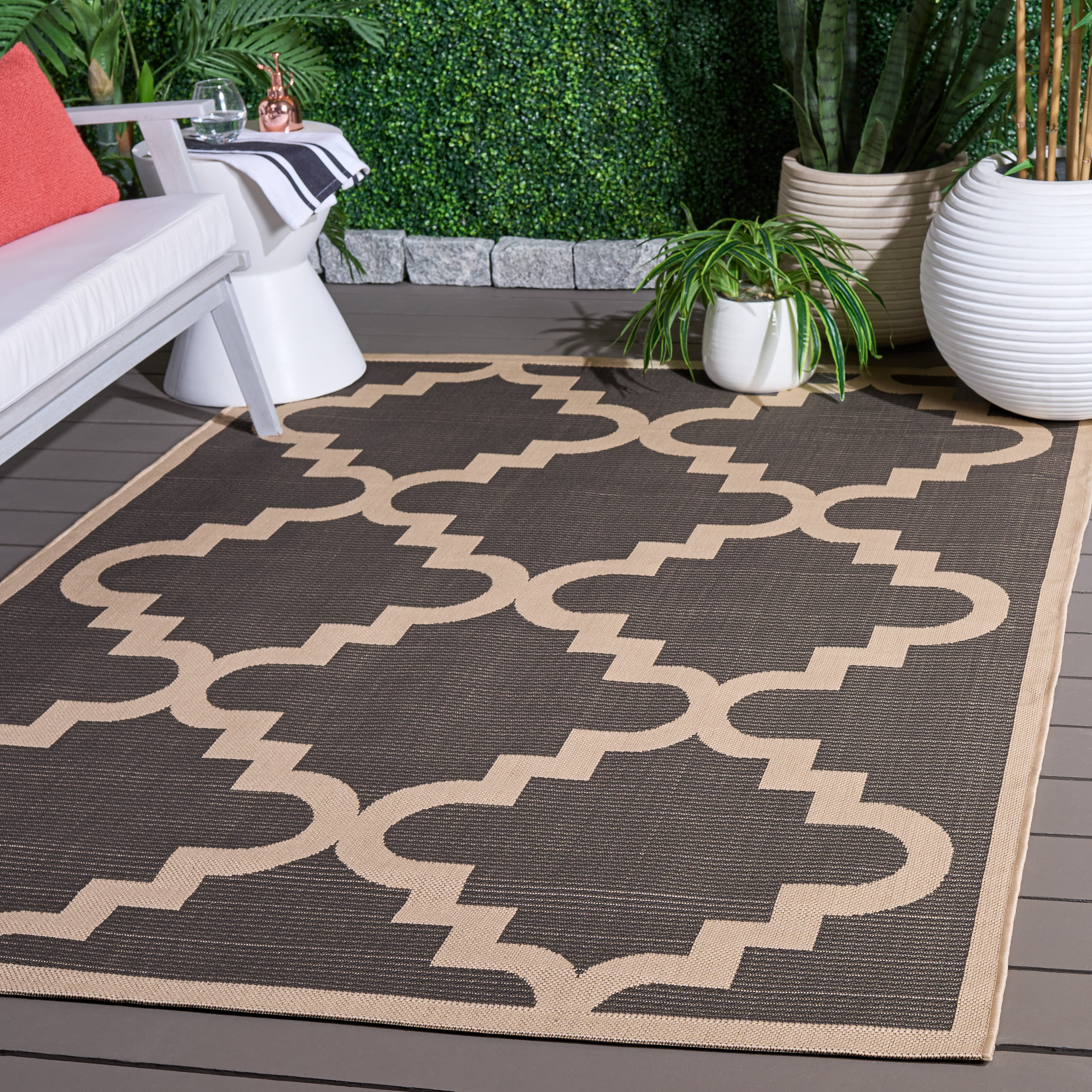 Safavieh Courtyard Jaylee Geometric Indoor/Outdoor Area Rug, Anthracite/Beige, 5'3" x 7'7"