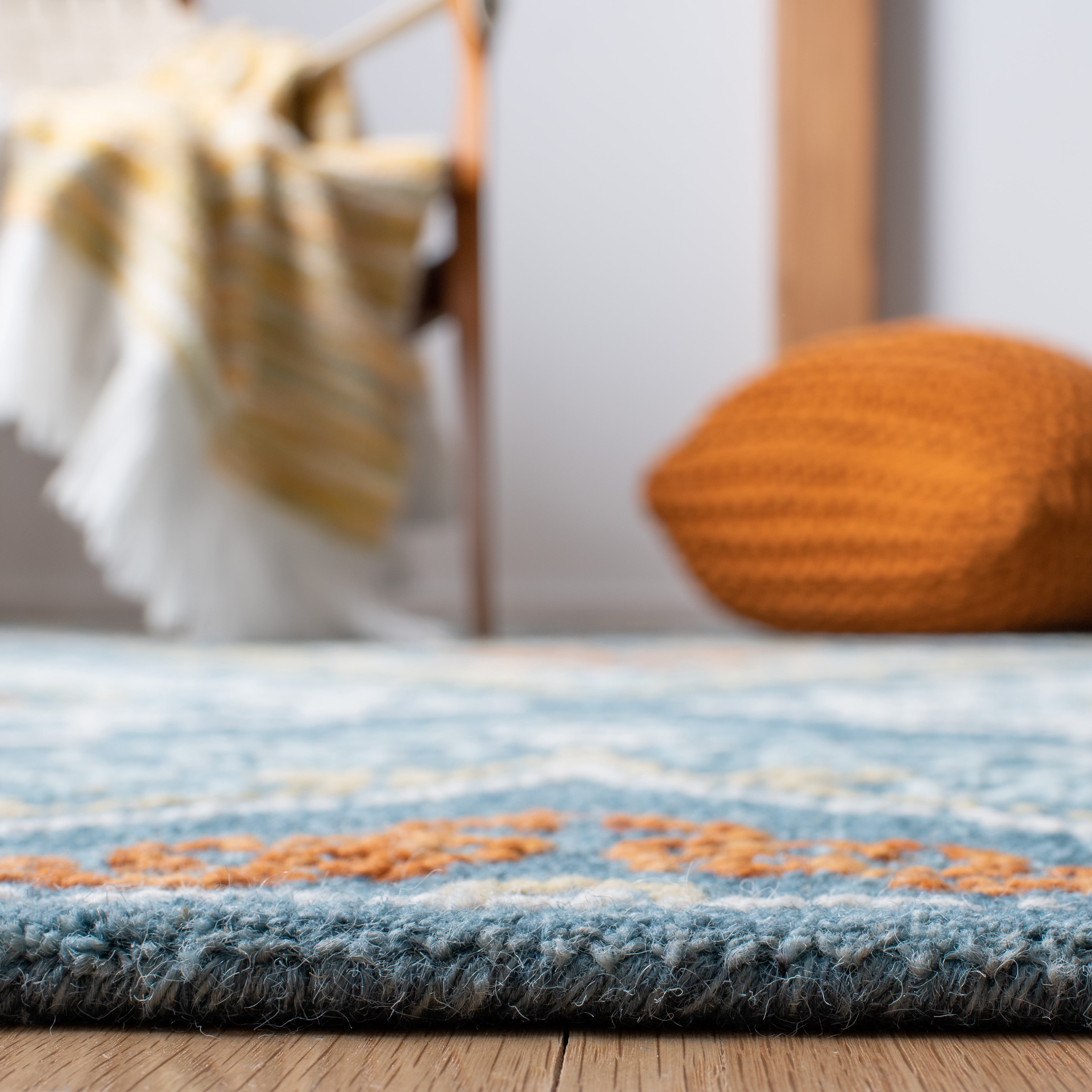 SAFAVIEH Blossom Abbey Damask Area Rug, Blue/Yellow, 6' x 6' Round
