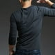 thumbnail image 3 of Venta al por mayor de camisetas ajustadas de manga larga con cuello en V para hombre, color gris oscuro, capa base, jersey interior ajustado, colección de otoño de moda, 3 of 4