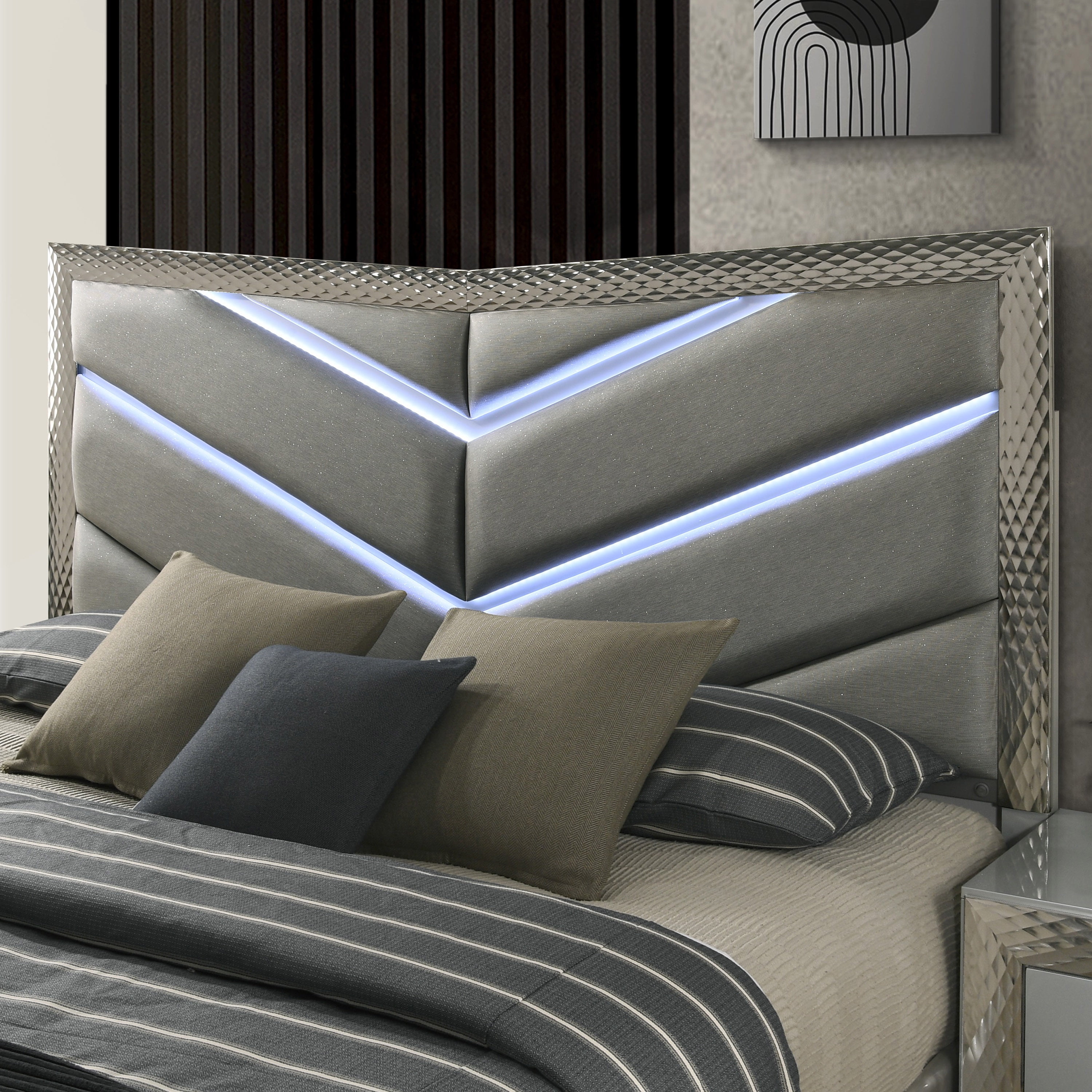 Furniture of America Encina Solid Wood Platform Bed with LED, Queen, Gray