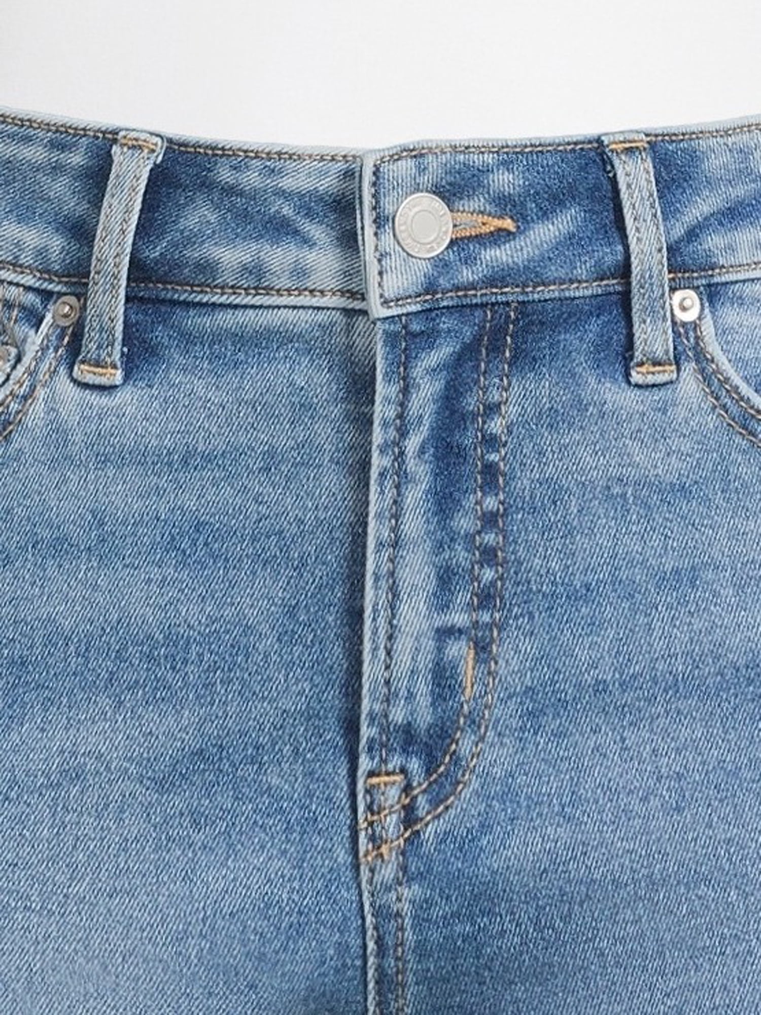 Time and Tru Women’s Mid Rise Straight Leg Jeans, Sizes 0-22, Regular & Short Inseams