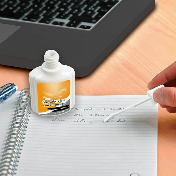 Quick Dry Correction Fluid，Goes on Easy with A Reduced Dry Time