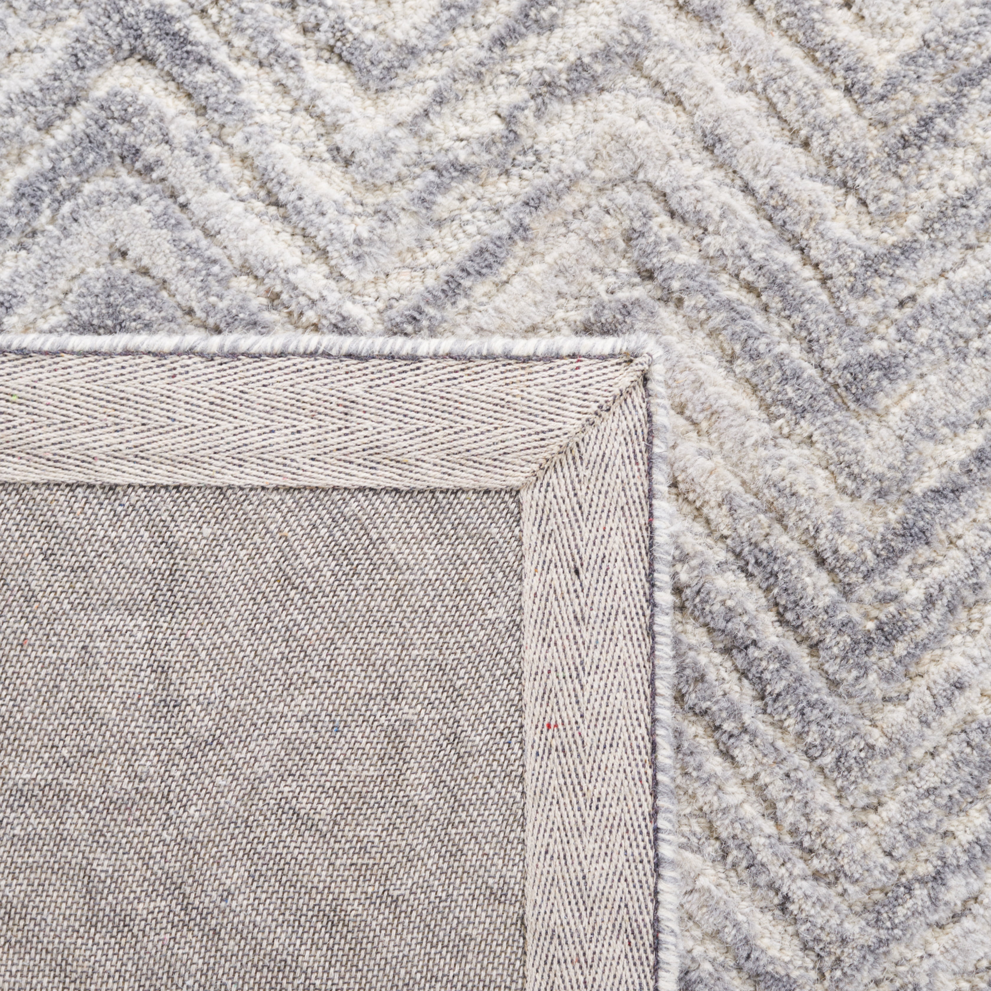 SAFAVIEH Metro Lucina Wavy Striped Runner Rug, Silver, 2'3" x 9'