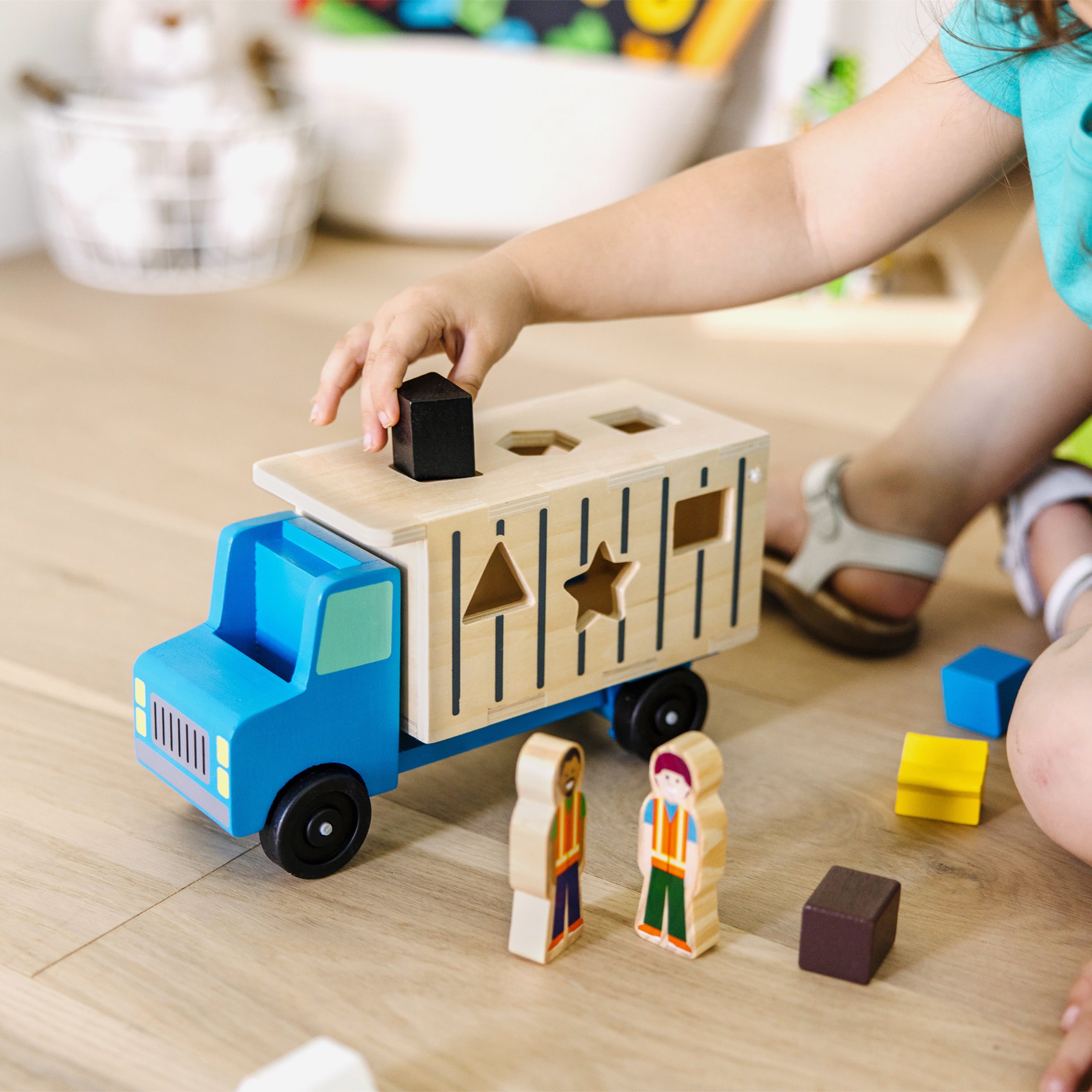Melissa & Doug Shape-Sorting Wooden Dump Truck Toy Quality Craftsmanship, 9 Colorful Shapes and 2 Play Figures 