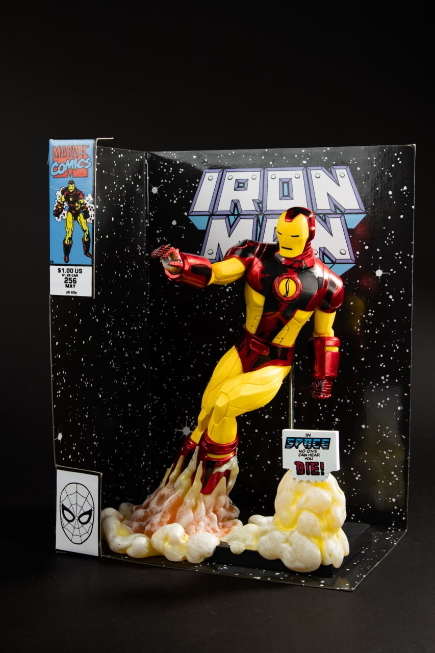 Iron Man (Iron Man #256) 1:6th Scale Collectible Figure w/Scene & Comic - McFarlane Toys