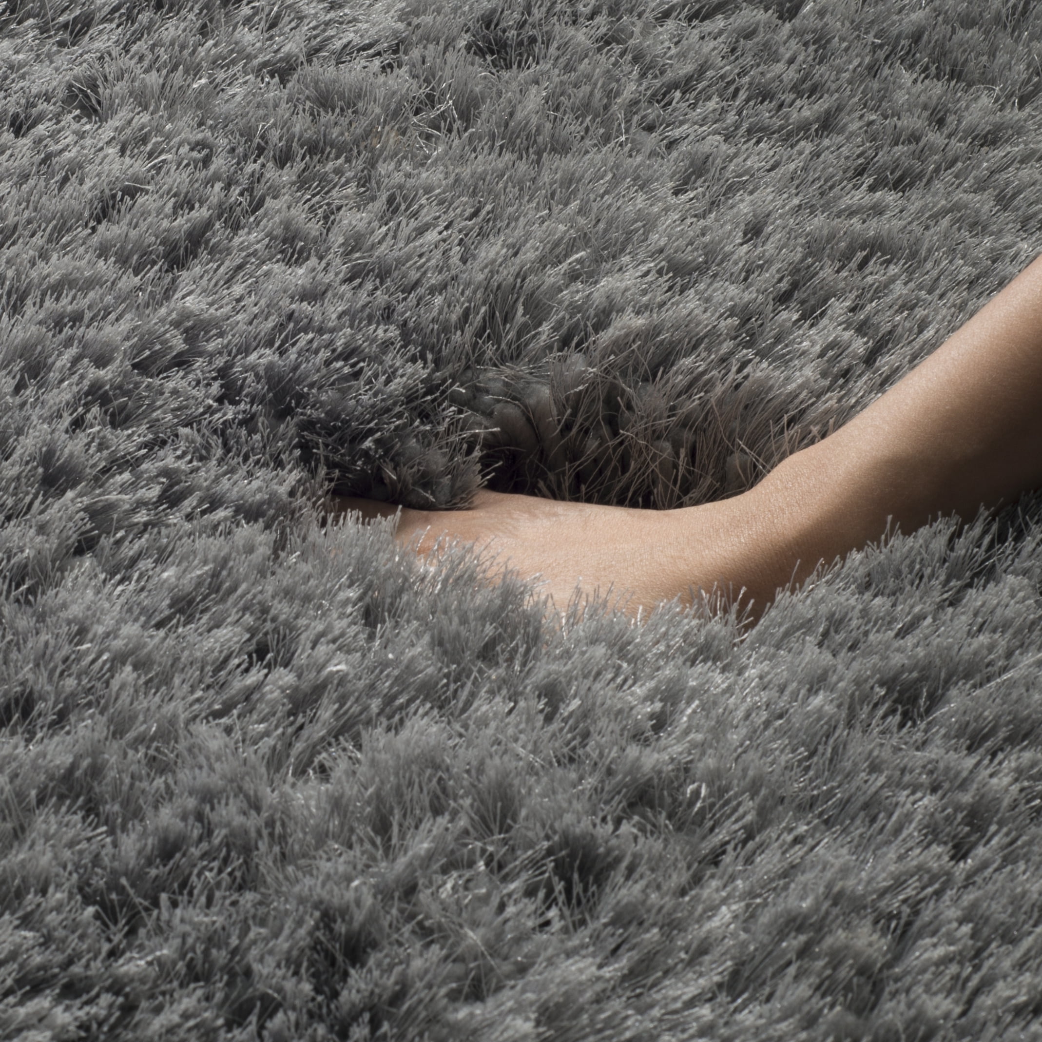 SAFAVIEH Luxe Paxton Solid Plush Polyester Shag Area Rug, Grey, 4' x 6'
