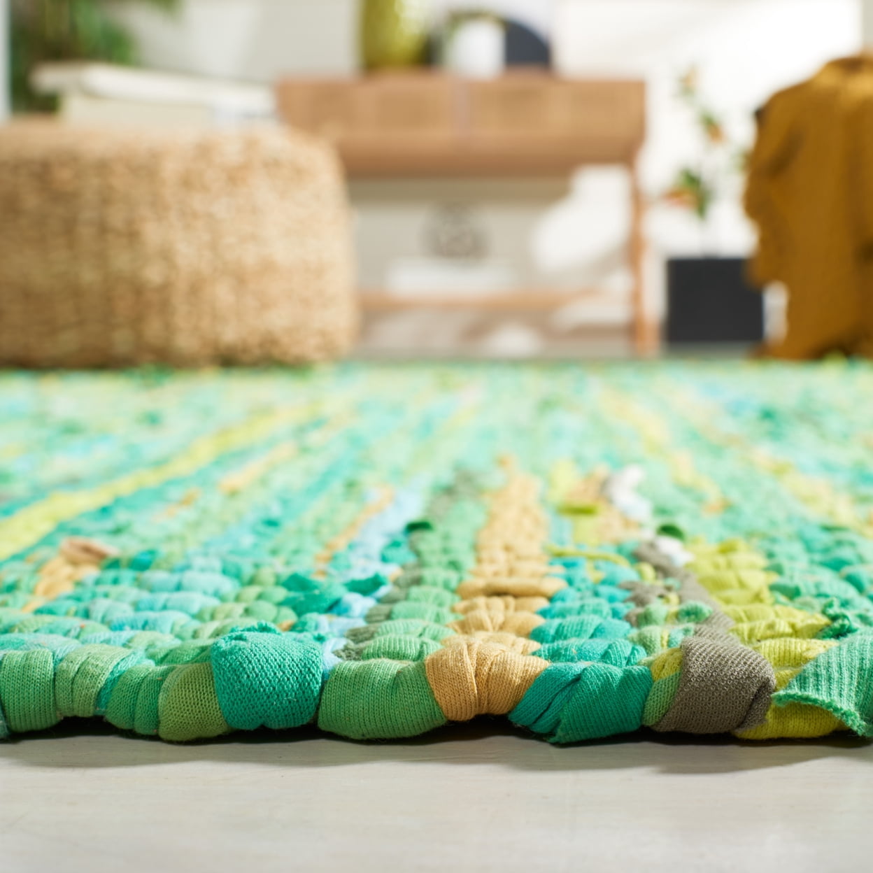 SAFAVIEH Montauk Renae Distressed Area Rug, Green, 6' x 9'