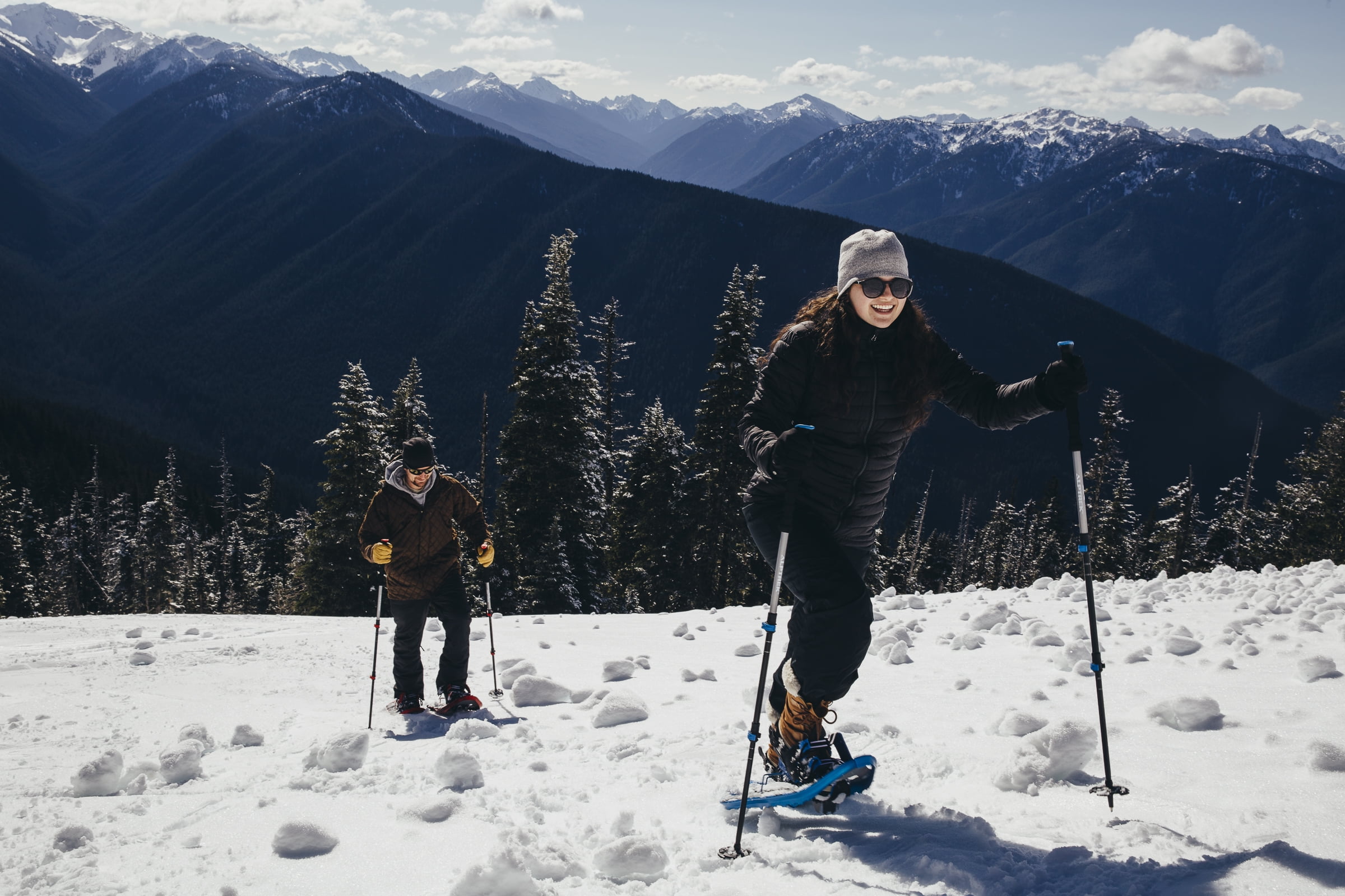 Truger Trail Men and Women's Lightweight 21" Aluminum Frame Snowshoe Kit, Quick Tight Bindings