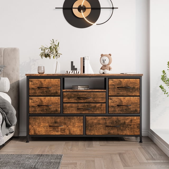 Towallmark Meuble Télé Commode à 8 Tiroirs avec Prise de Courant, USB et DEL RVB - Armoire de Rangement Grand pour Télé de 55 Pouces, Cadre en Métal Robuste, Style Moderne pour Chambre, Salon, Garde-Robe – Rayures Tigre