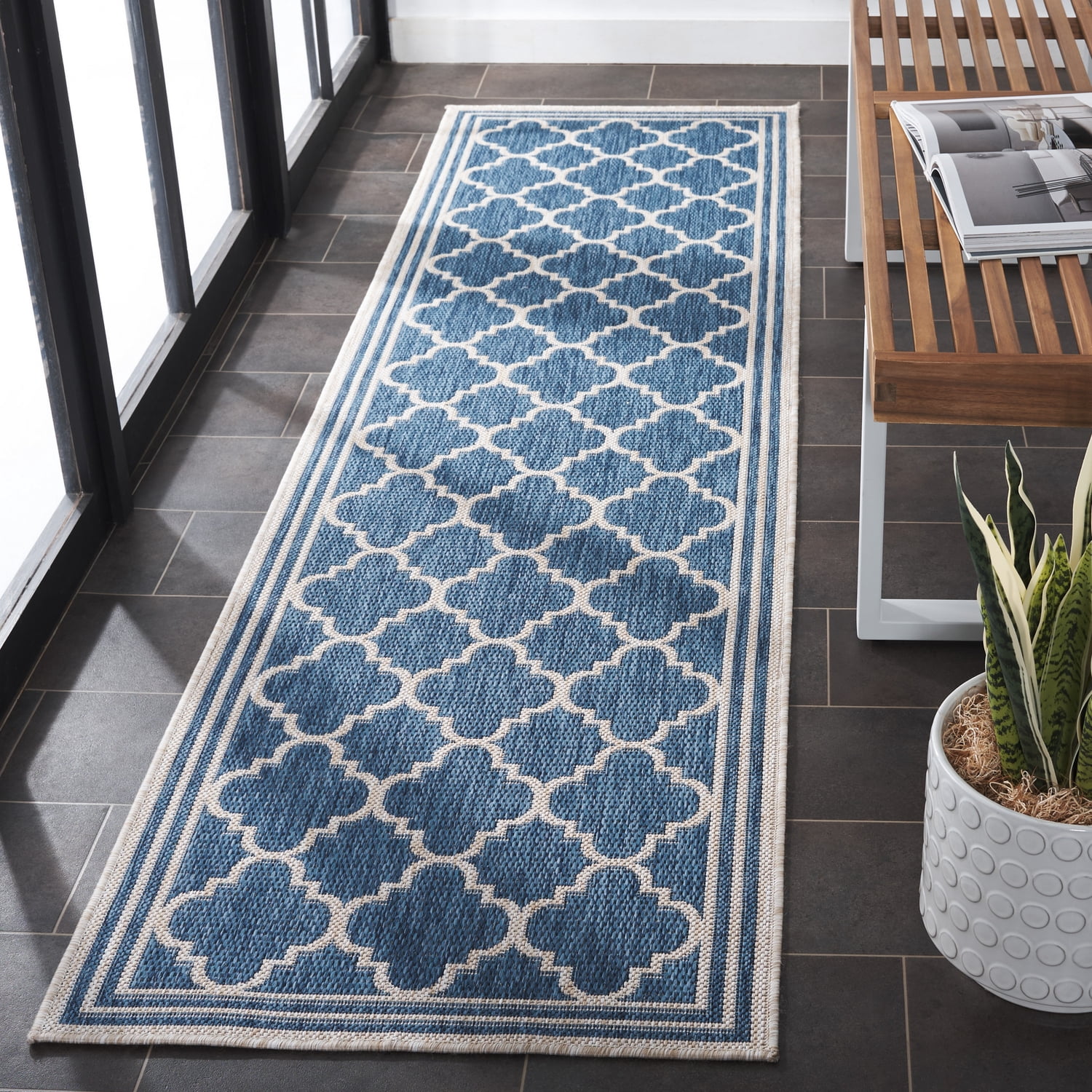 SAFAVIEH Beach House Wendy Geometric Indoor/Outdoor Runner Rug, Blue/Ivory, 2'2" x 8'