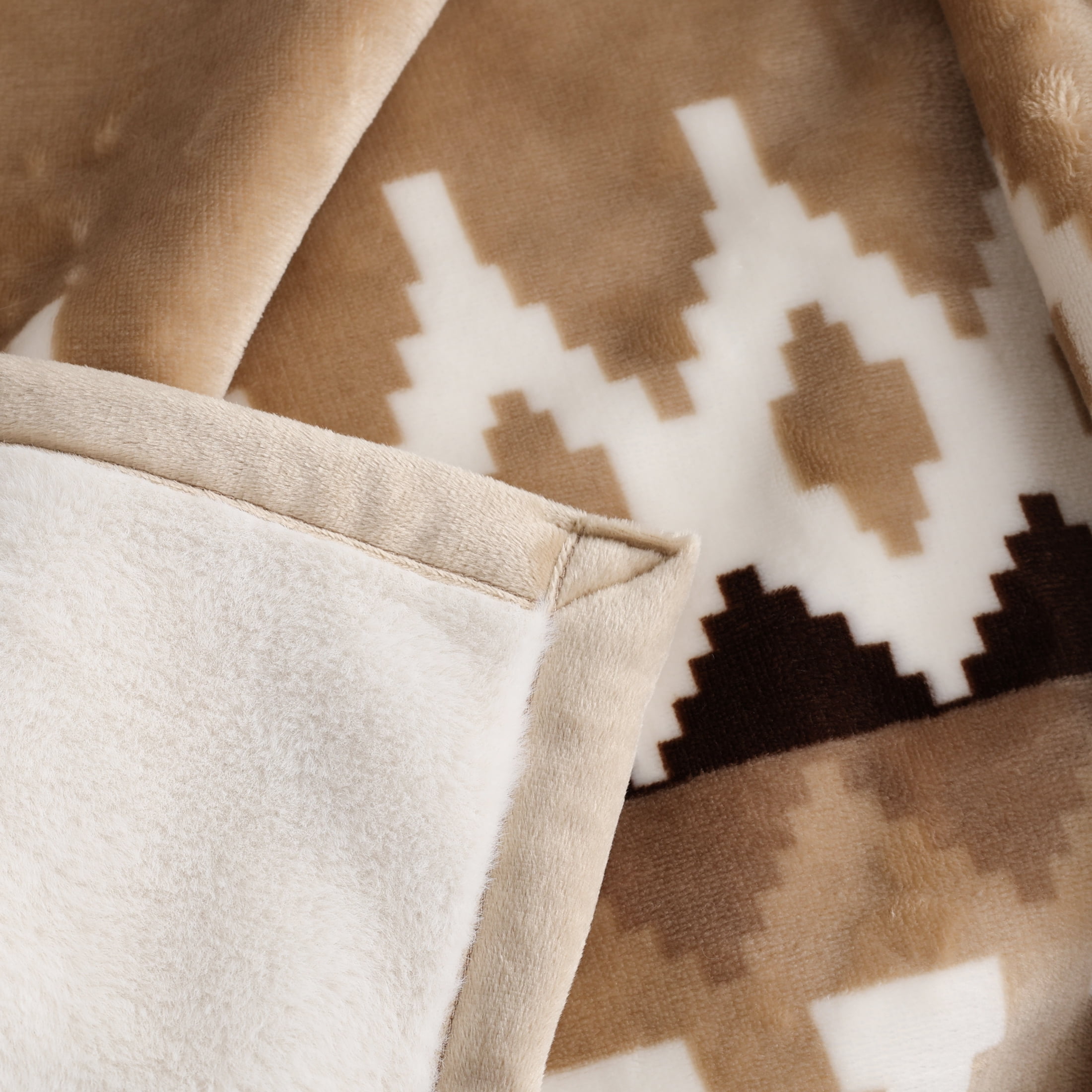 Better Homes & Gardens Border Printed Velvet Plush and Faux Fur Super Soft Throw Blanket, Oversized, Lindir Border Beige