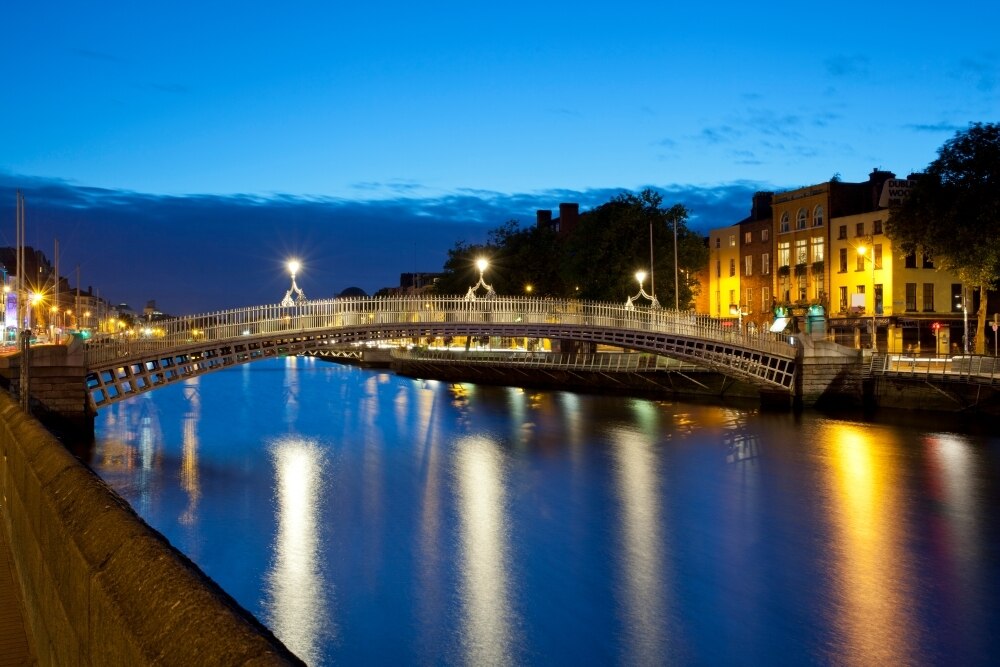Bridge across a river, Ha'penny Bridge, Liffey River, Dublin, Leinster