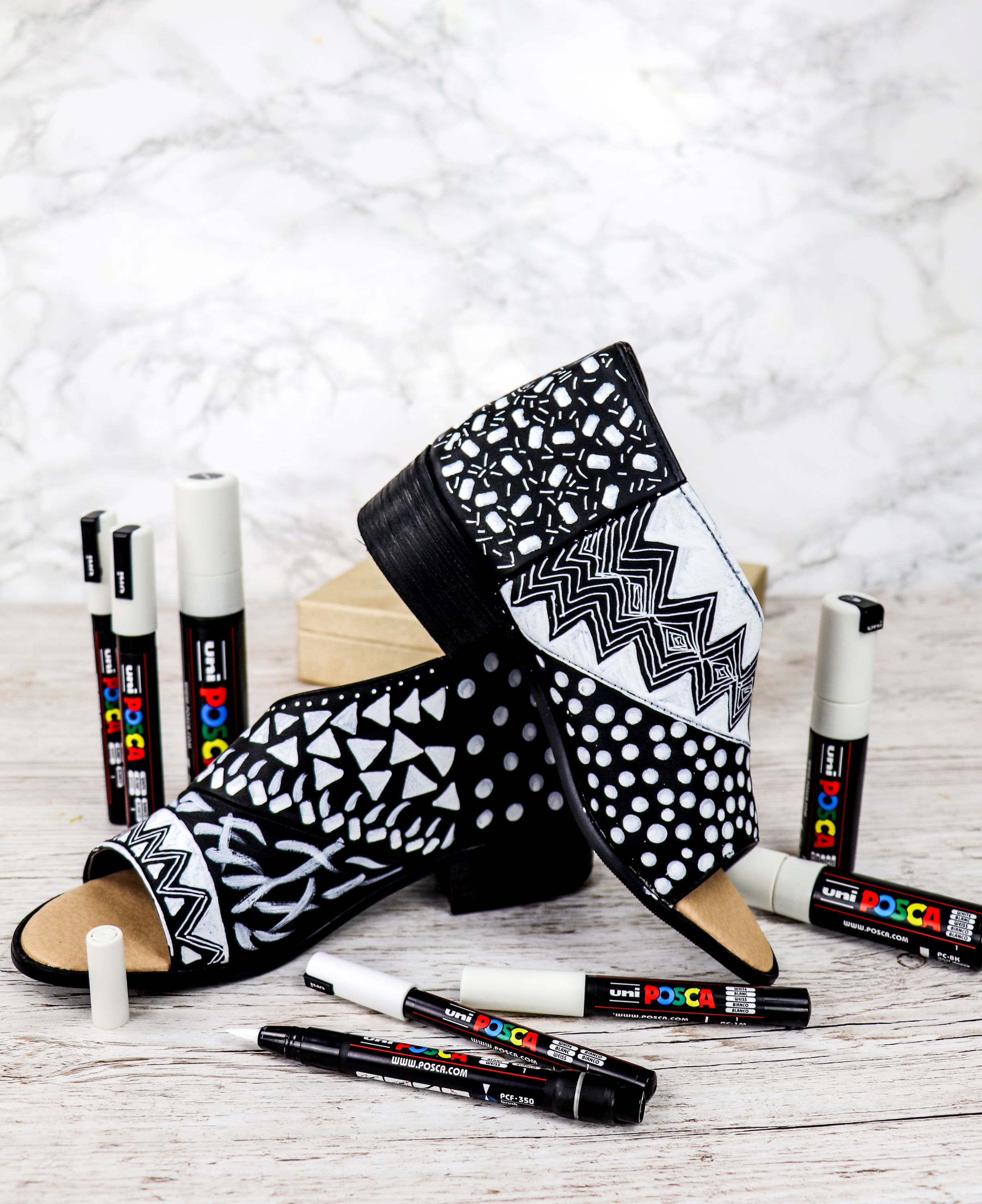 Posca Paint Pen - Black and White set – ART QUILT SUPPLIES - 2 Sew Textiles