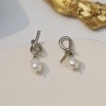 thumbnail image 1 of Pendientes de plata 925 con forma de aguja, minimalistas, de metal, asimétricos, estilo frío, perlas naturales de agua dulce, joyería de alta calidad para las orejas, 1 of 5