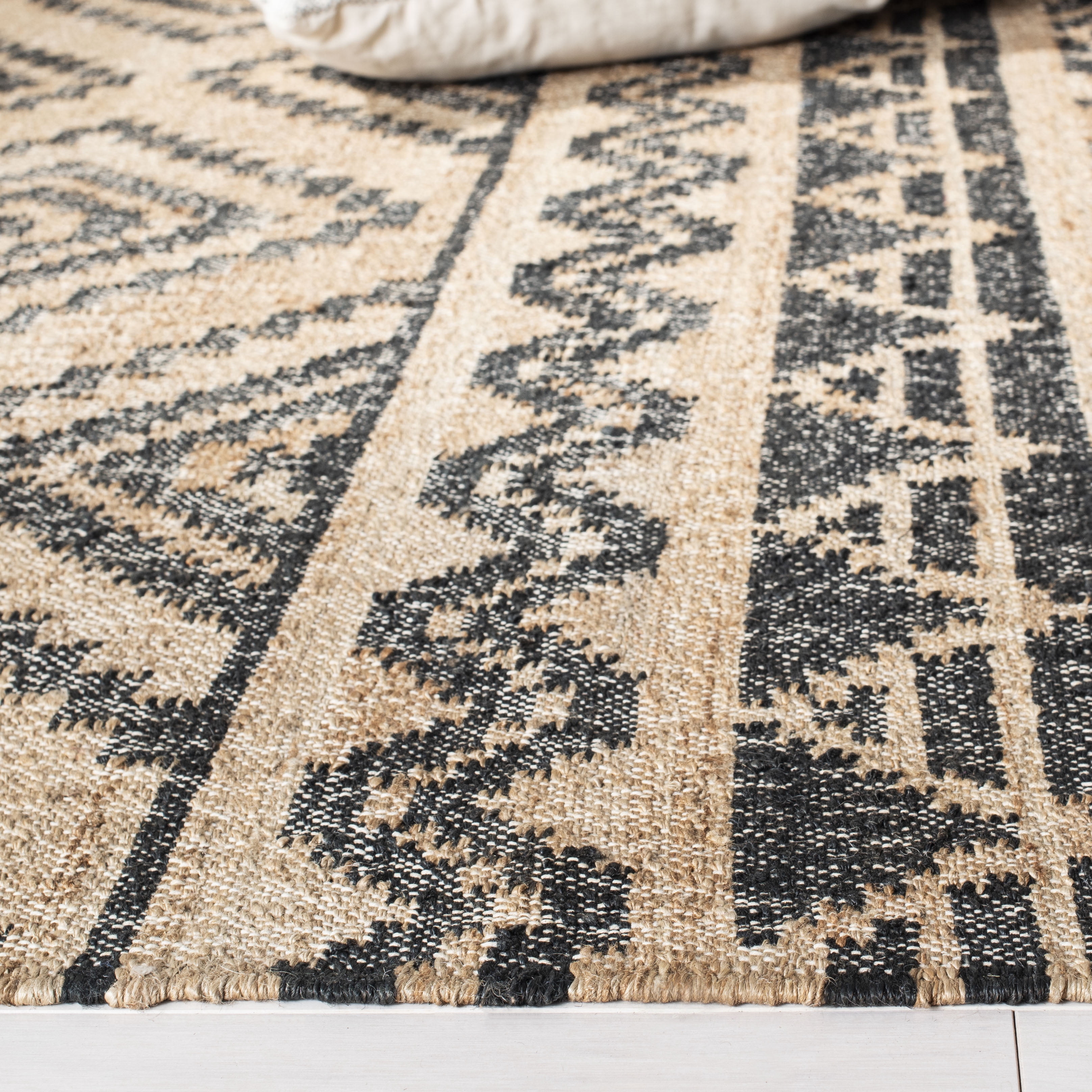 SAFAVIEH Kilim Jaylee Geometric Area Rug, Natural/Charcoal, 5' x 5' Square