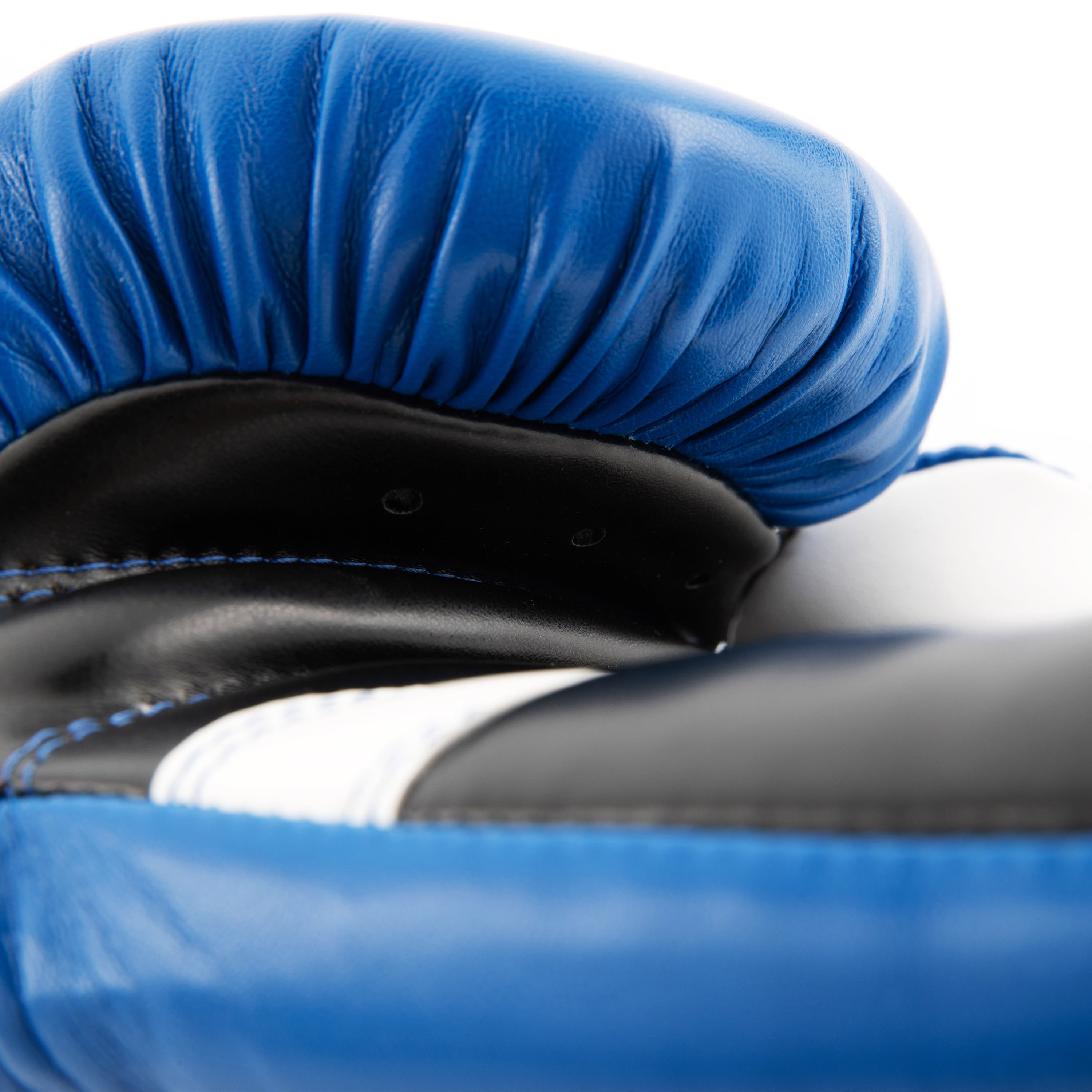 UFC Fitness Training Gloves - 18oz, Blue - Durable Cardio Boxing Gloves, Ideal for Bag Work, Mitts, Kickboxing & Home Fitness