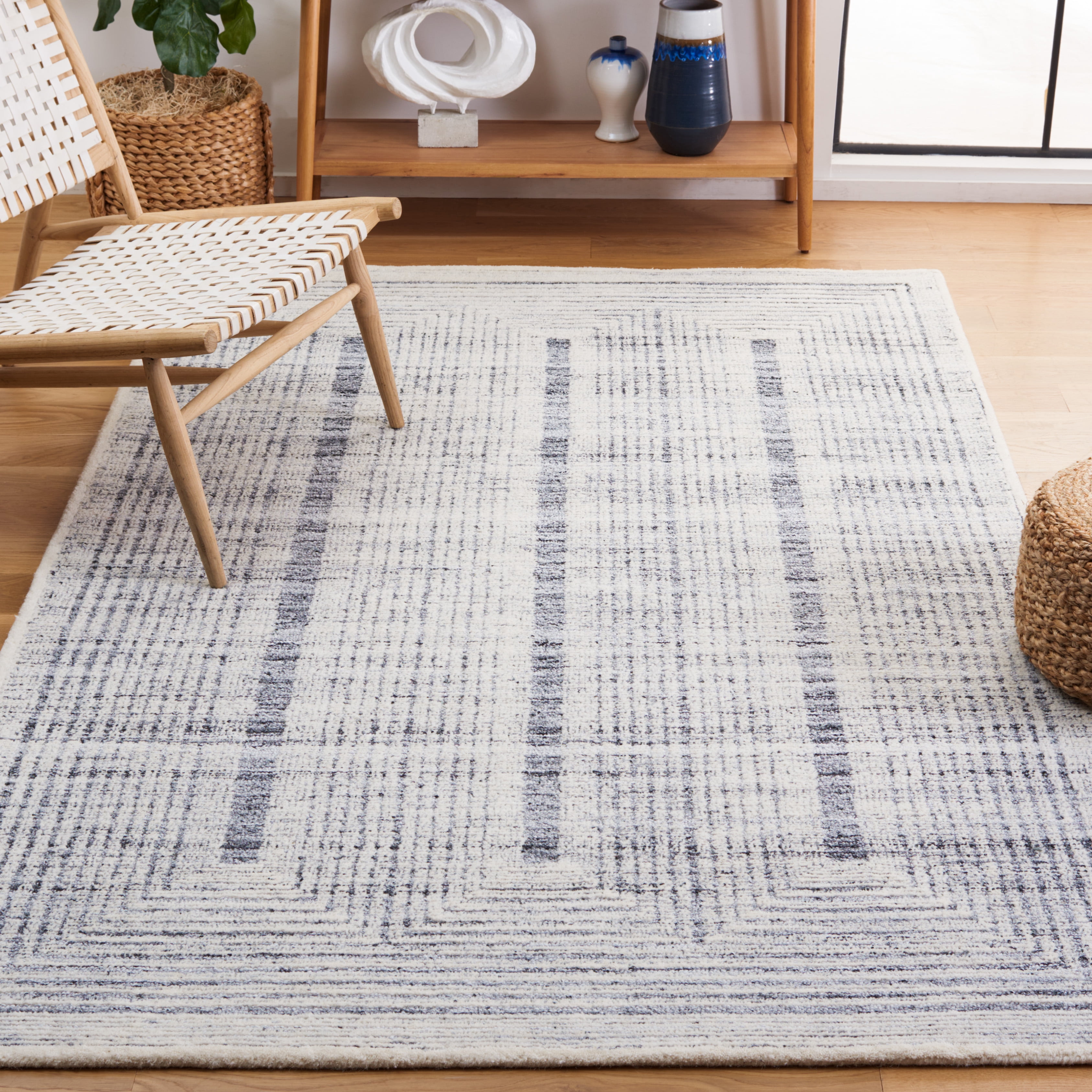 SAFAVIEH Metro Bayon Bordered Area Rug, Light Grey/Ivory, 4' x 6'