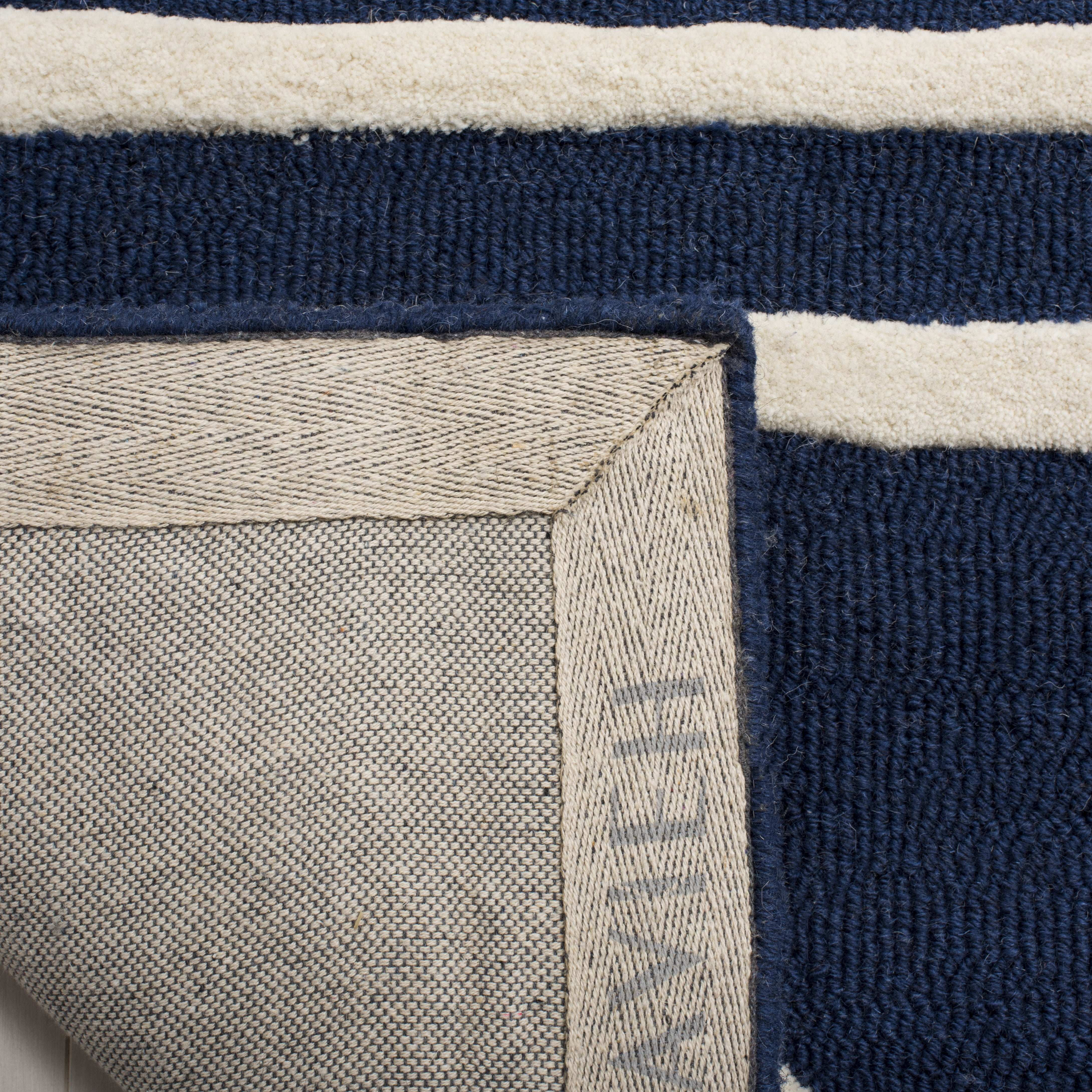 SAFAVIEH Kids Zigzag Striped Wool Area Rug, Navy/Ivory, 5' x 5' Round