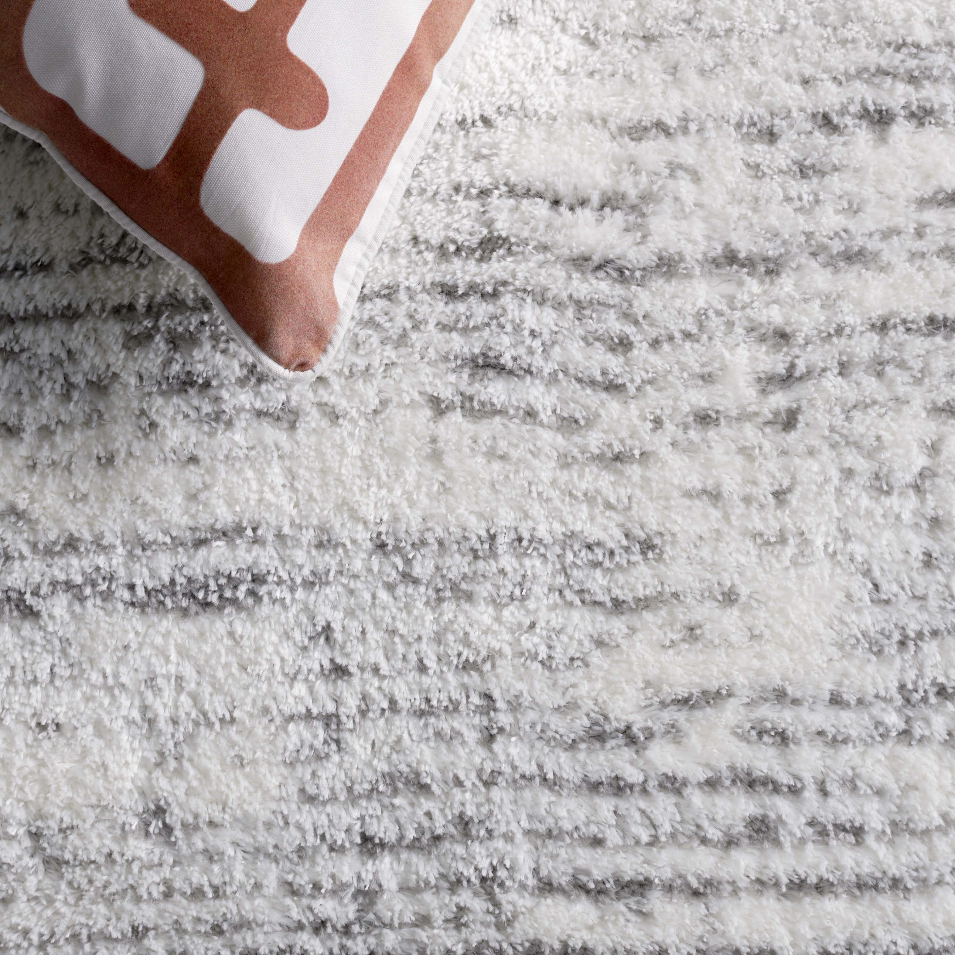 SAFAVIEH Jasmine Sashka Solid Polyester Shag Area Rug, Ivory/Grey, 8' x 10'