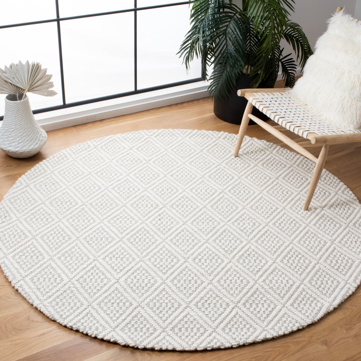 SAFAVIEH Marbella Pauletta Diamond Area Rug, Ivory, 4' x 6'