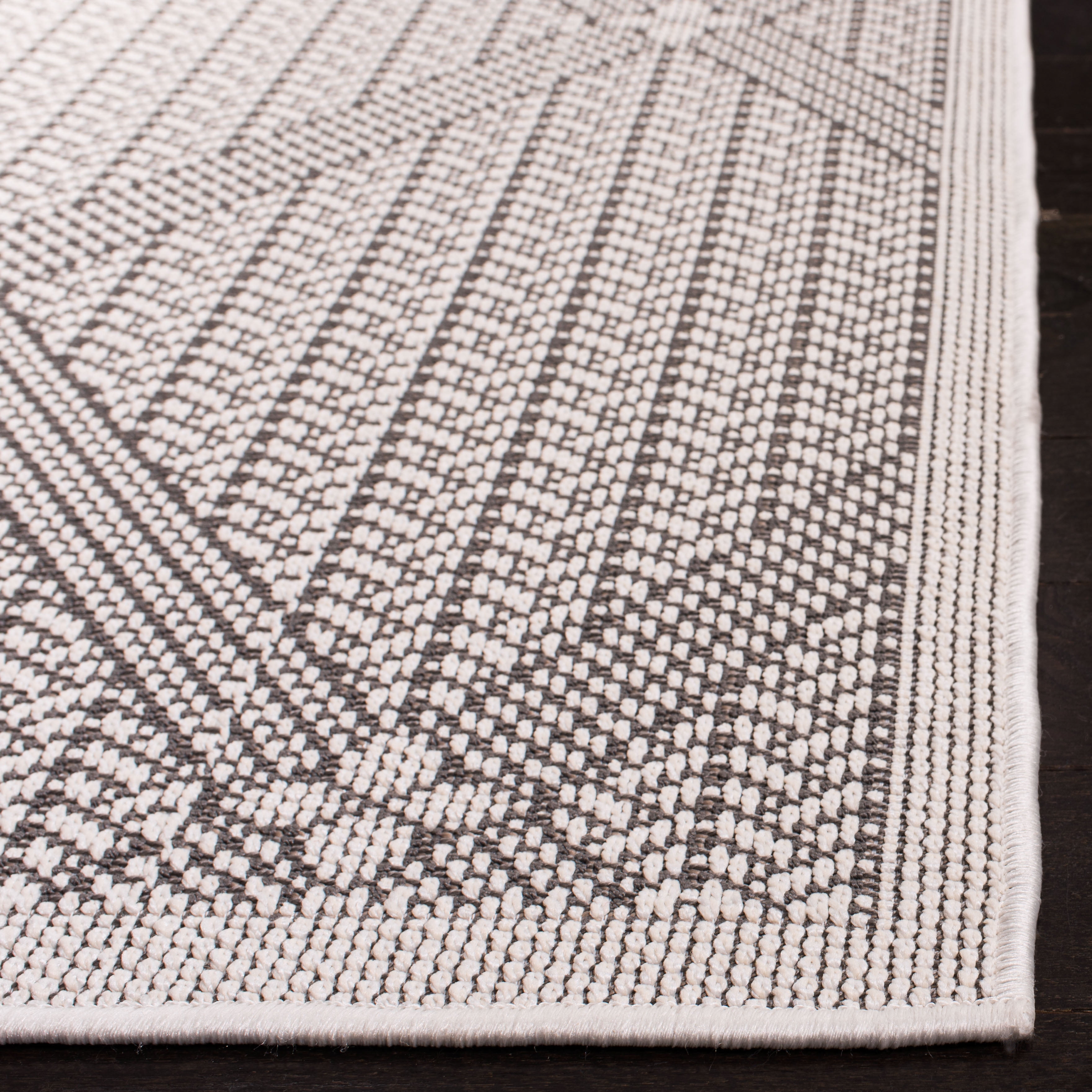 SAFAVIEH Machine Washable Rug Indoor/Outdoor Bermuda Collection - Bermuda Julijana Geometric Diamonds Indoor/Outdoor Area Rug Cream/Grey, 9' x 12'