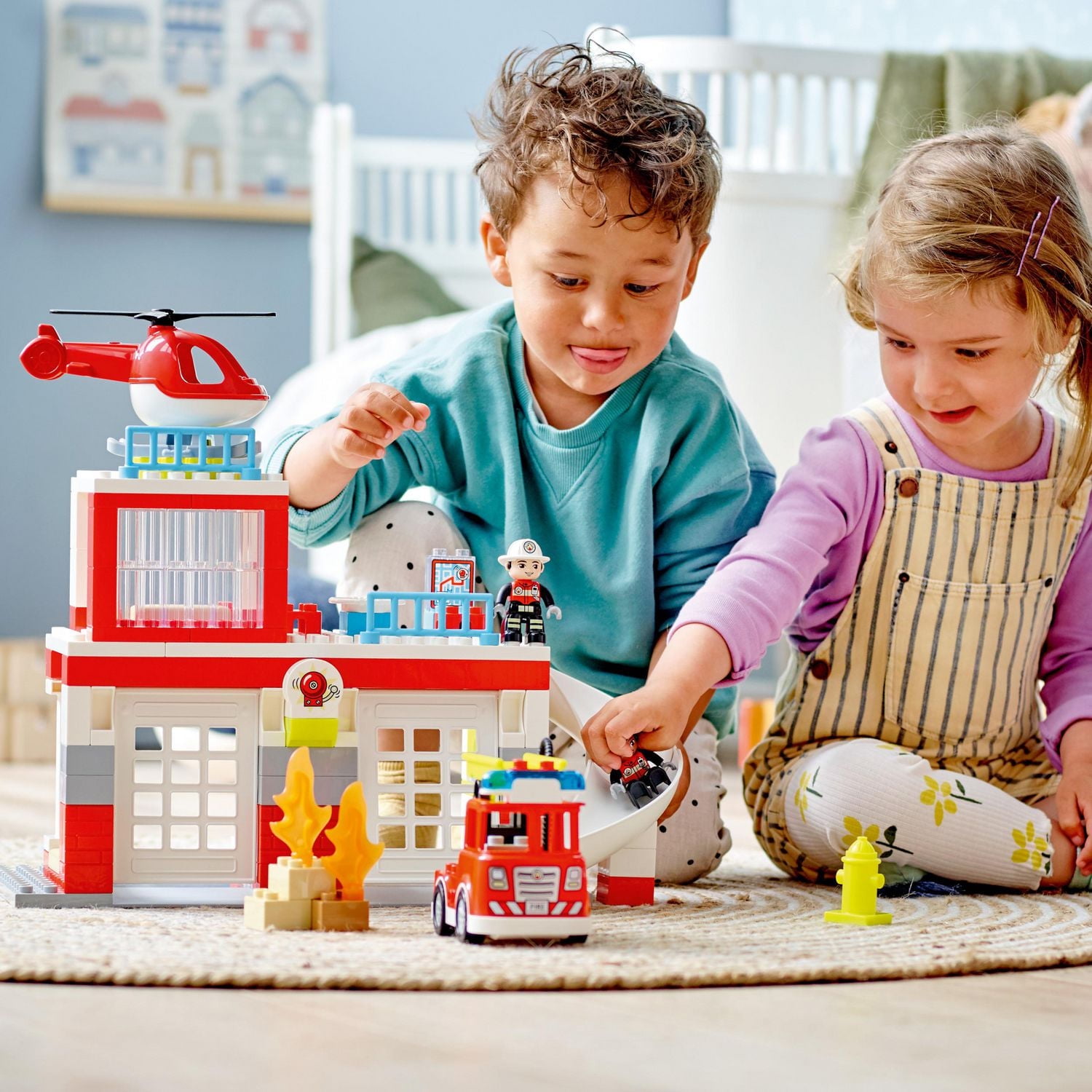 LEGO DUPLO La caserne de pompiers et l’hélicoptère de secours 10970 Jeu de construction (117 pièces)