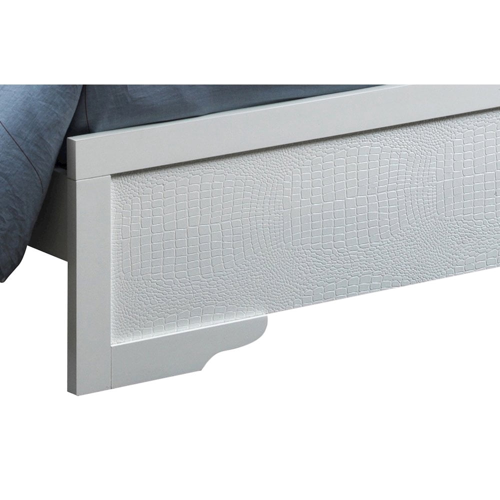 Glory Furniture Lorana Full Bed in White Color