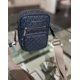 thumbnail image 2 of Bandolera Michael Kors Jet Set de piel con bolsillo mediano, 2 of 2