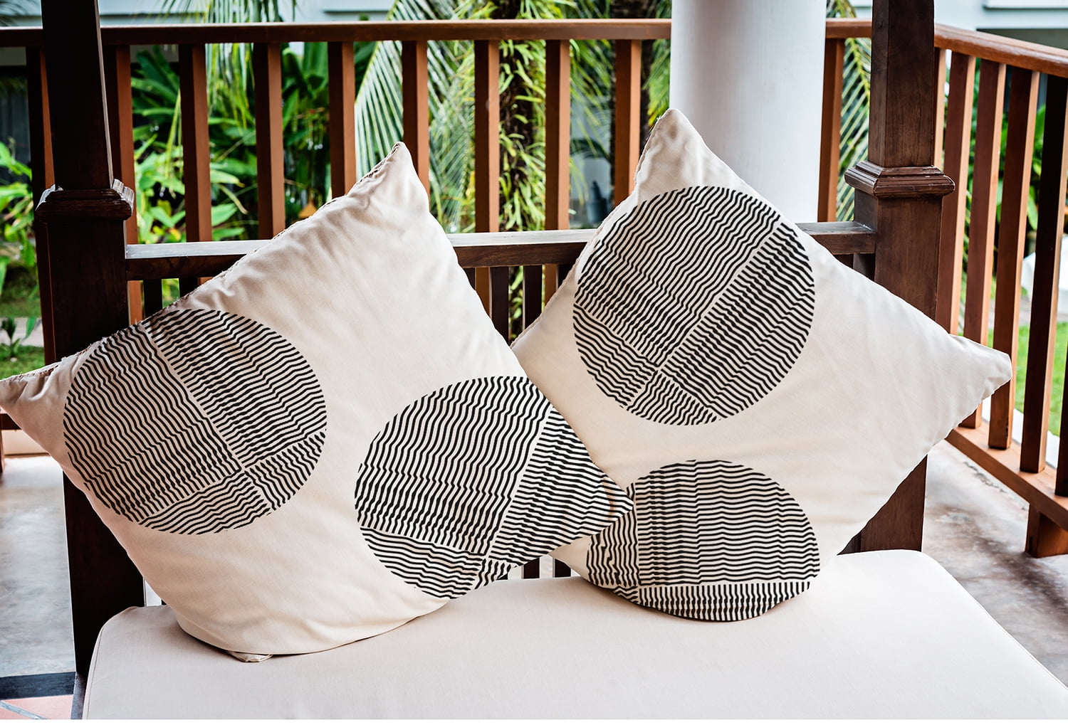 18" x 18" Simply Daisy Circles Indoor/Outdoor Pillow, Raven Black Qty 1