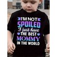 thumbnail image 1 of "NO SOY UNA MAMITA, SOLO TENGO A LA MEJOR MAMÁ DEL MUNDO" - Elegante camiseta de manga corta con estampado de letras coloridas, perfecta para el Día de la Madre, ropa informal con diseño de texto di, 1 of 6