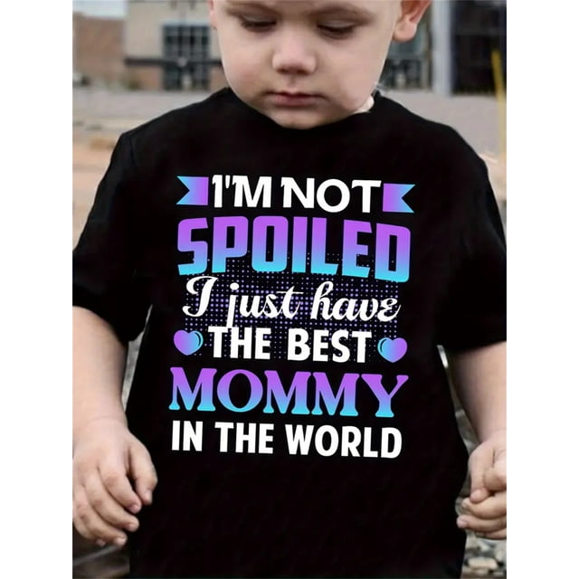 "NO SOY UNA MAMITA, SOLO TENGO A LA MEJOR MAMÁ DEL MUNDO" - Elegante camiseta de manga corta con estampado de letras coloridas, perfecta para el Día de la Madre, ropa informal con diseño de texto di