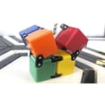 thumbnail image 2 of Juguete estimulante Rubik's Infinity Cube para adultos y niños mayores de 6 años, 2 of 3