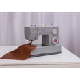 thumbnail image 2 of Máquina de coser SINGER Heavy Duty 4423 con kit de accesorios 725, 2 of 6