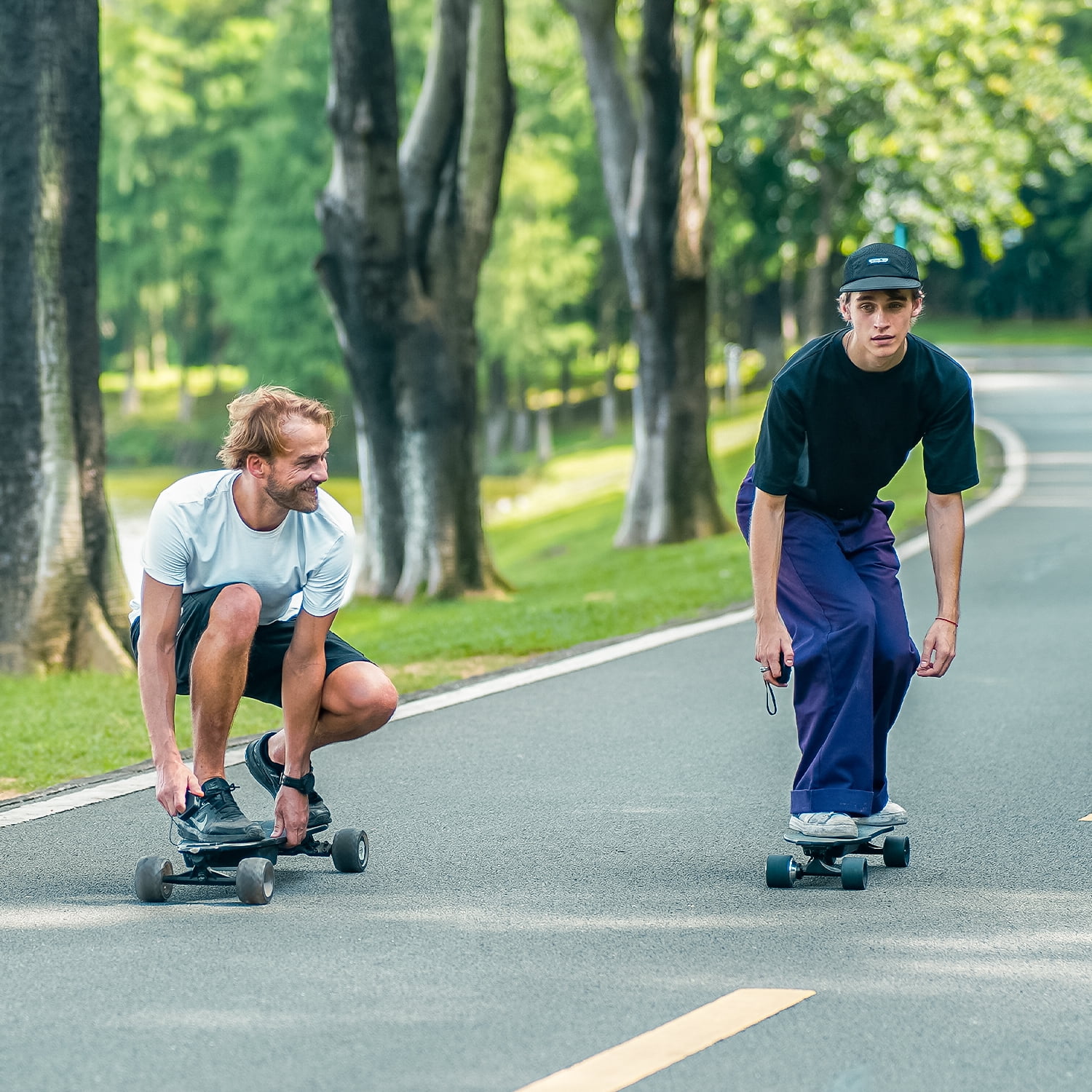 Isinwheel Electric Skateboard with Remote,  Brushless Motor,  Electric Longboard for Adults - Teens