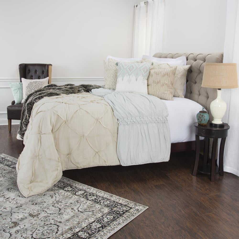 Rizzy Home 70" x 86" Quilt- BT1711