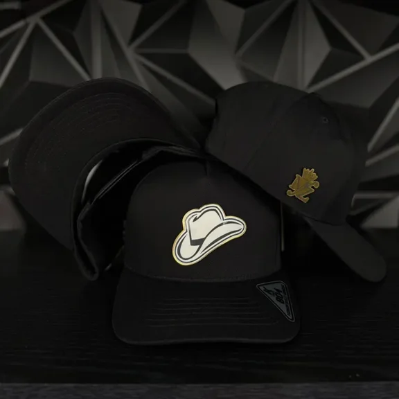 White Sombrero placa SnapBack, Flat Bill Baseball Cap Adjustable Size, Trendy Streetwear for Men Women