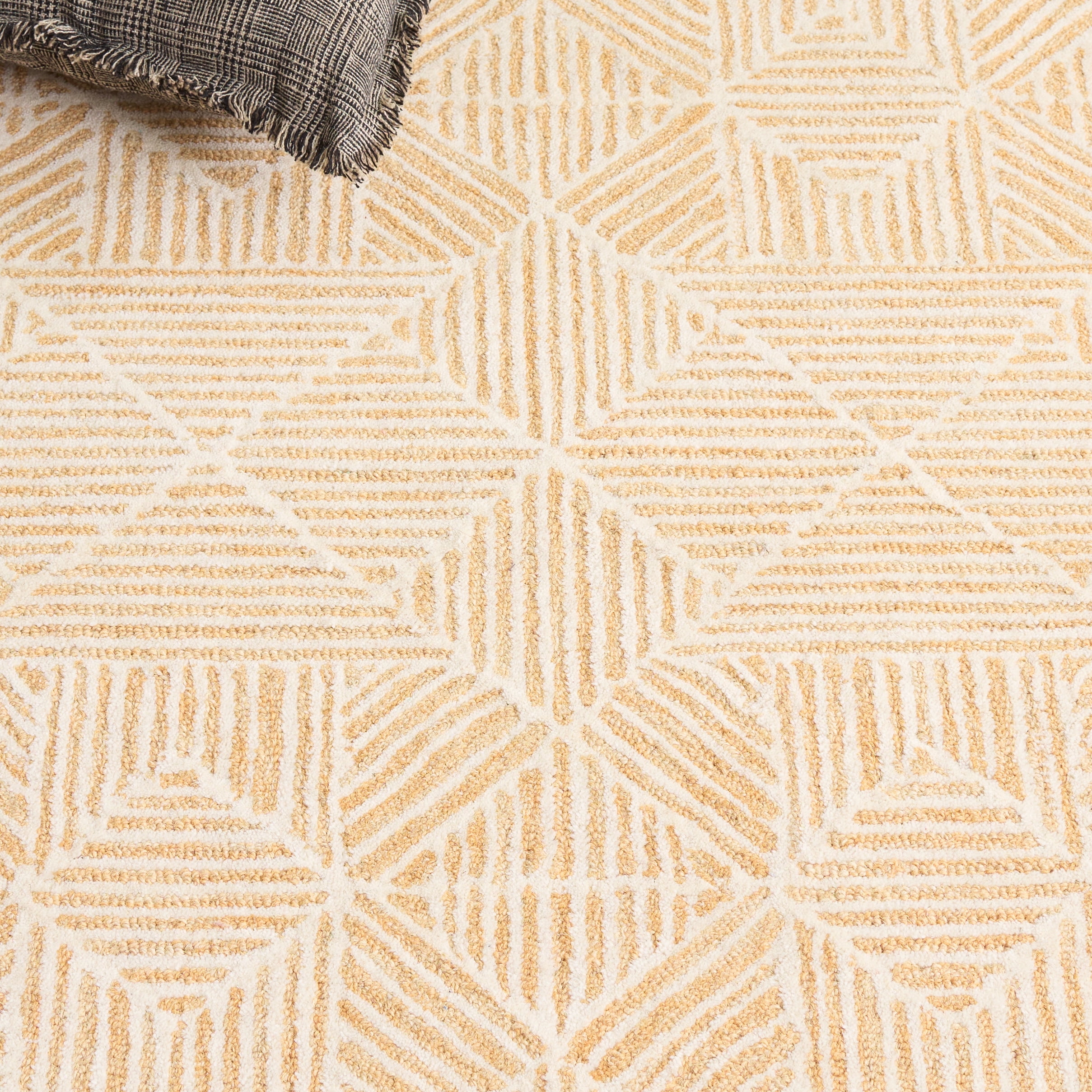 SAFAVIEH Abstract Brock Geometric Area Rug, Gold/Ivory, 4' x 6'