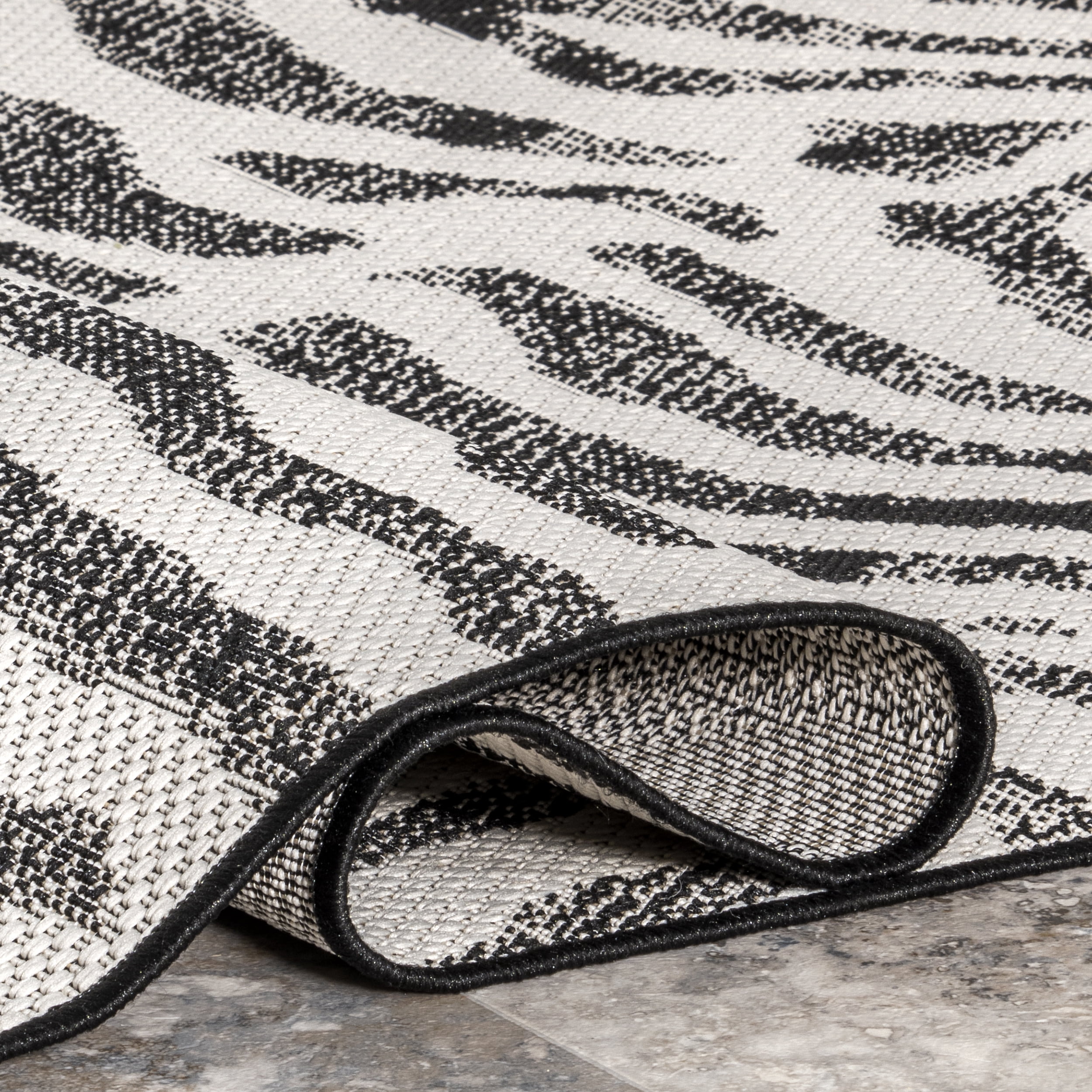 nuLOOM Katrine Zebra Indoor/Outdoor Area Rug, 6' 7" x 9', Black